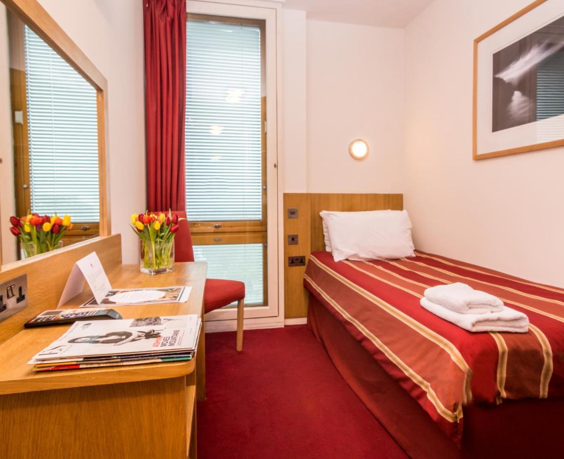St Giles Heathrow - A St Giles Hotel Feltham Eksteriør billede