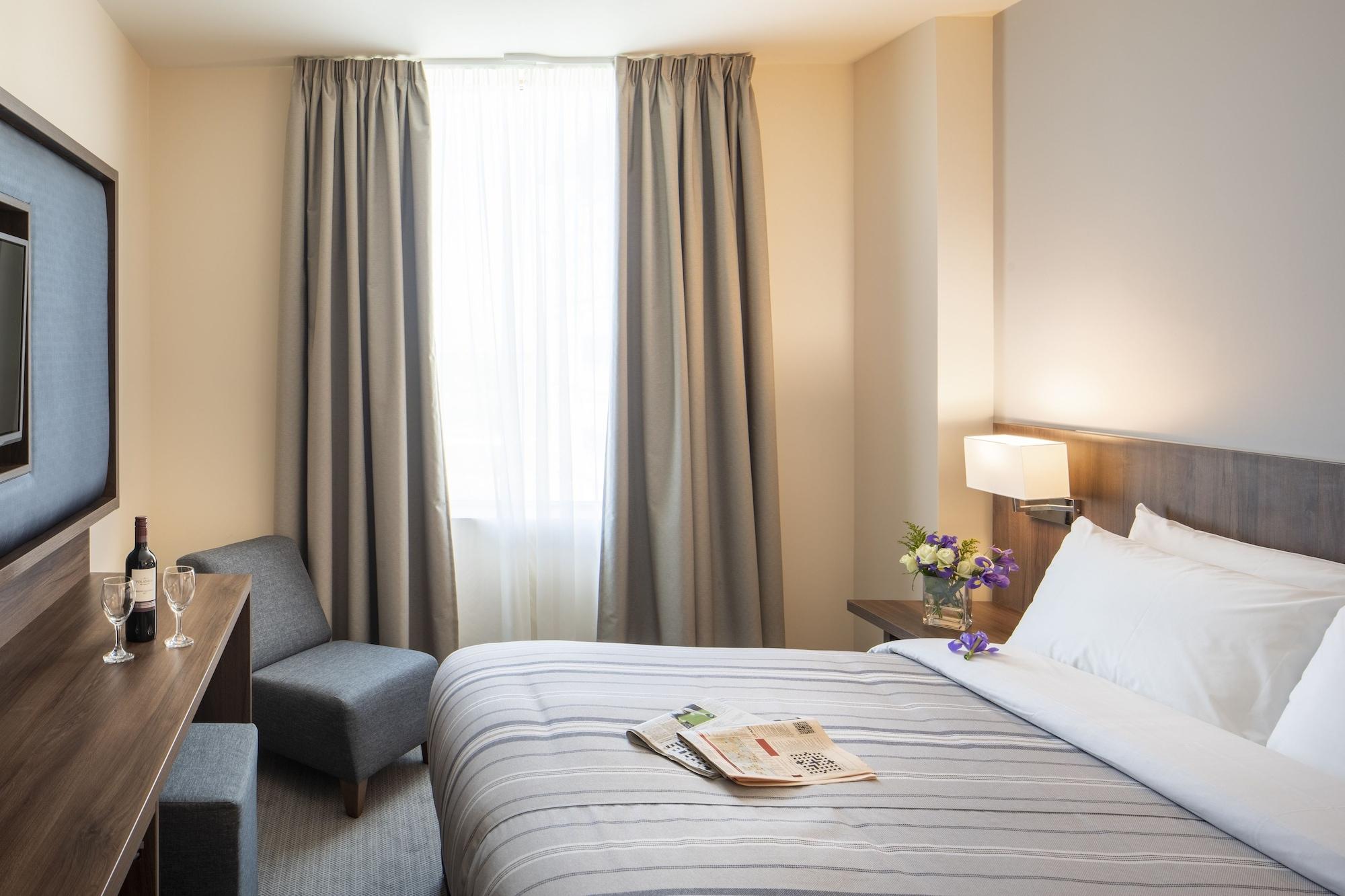 St Giles Heathrow - A St Giles Hotel Feltham Eksteriør billede