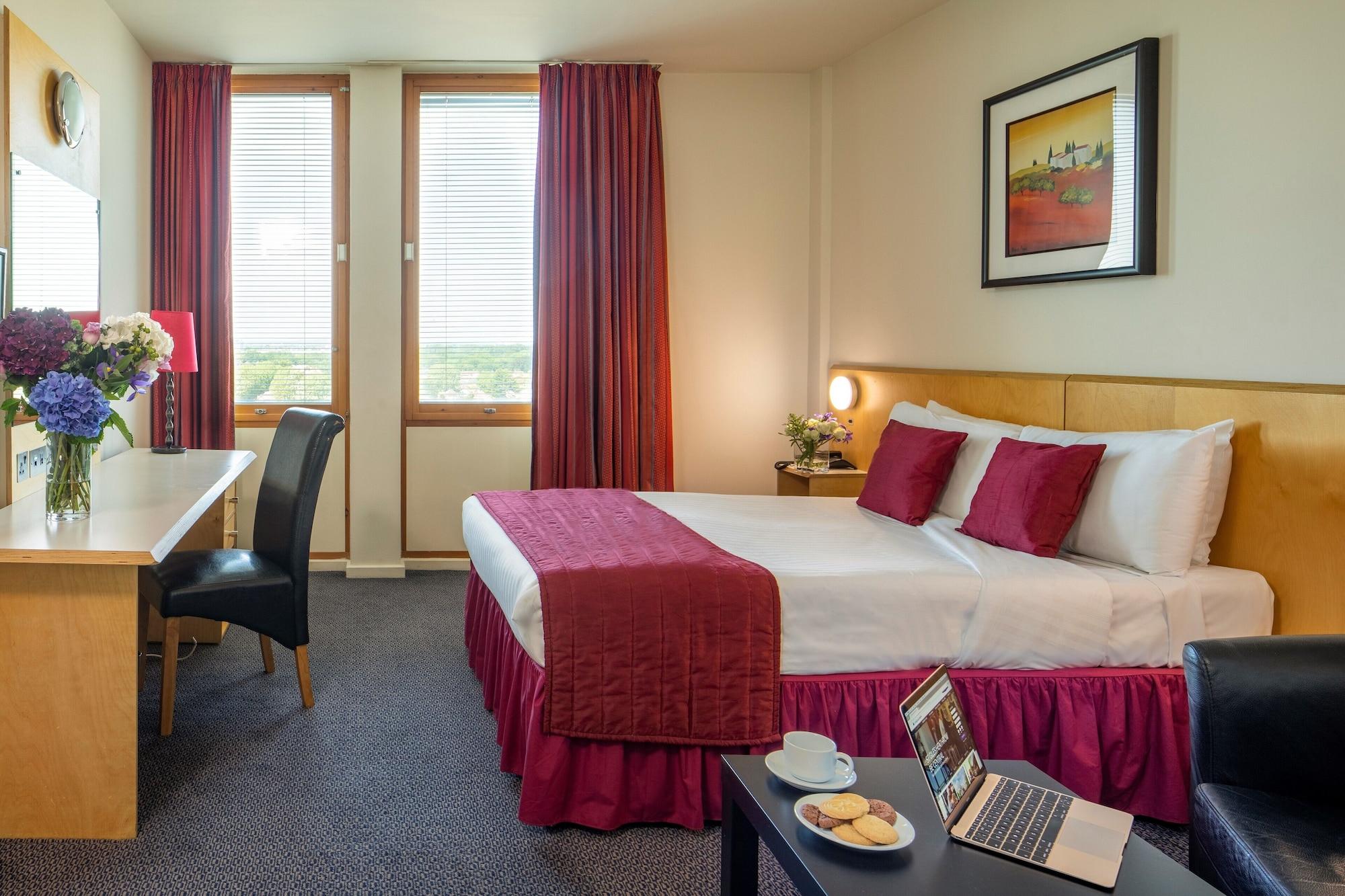 St Giles Heathrow - A St Giles Hotel Feltham Eksteriør billede