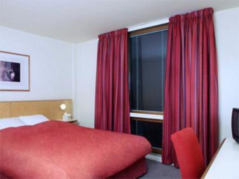 St Giles Heathrow - A St Giles Hotel Feltham Eksteriør billede