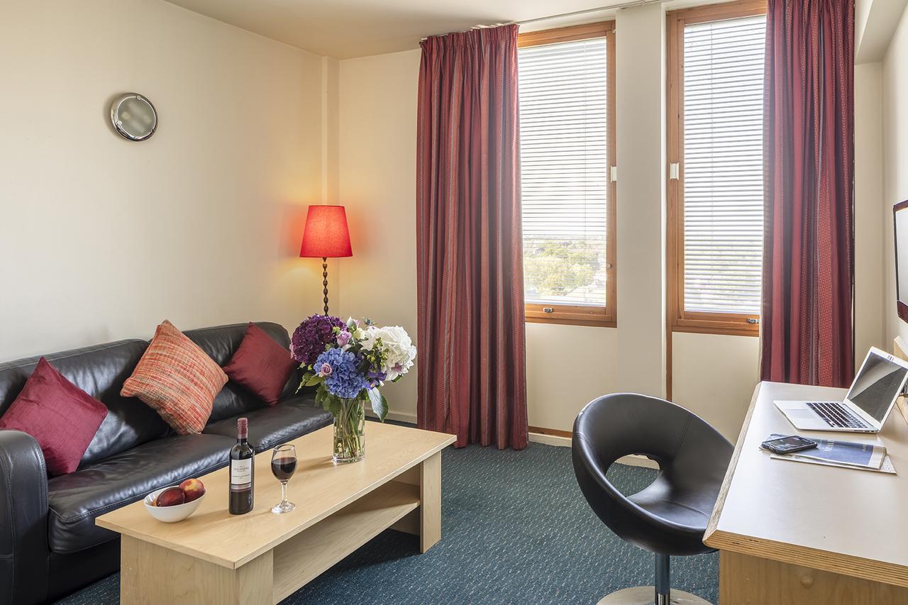 St Giles Heathrow - A St Giles Hotel Feltham Eksteriør billede
