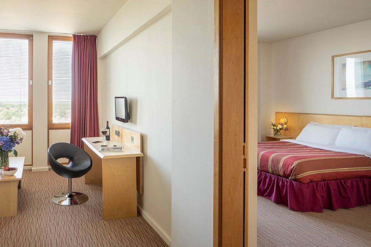 St Giles Heathrow - A St Giles Hotel Feltham Eksteriør billede